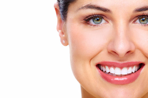 3 Reasons To Whiten Your Teeth This Spring
